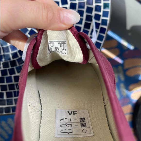 Vans - Picture 3 of 3